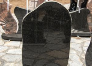Juodo granito paminkas (P1522)