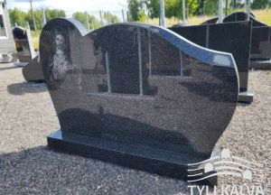 Juodo granito paminklas (P545)