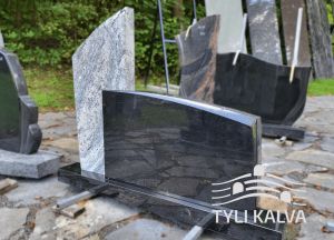Pilko ir juodo granito paminklas (AKR68)