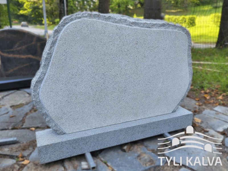 Pilko matinio granito paminklas (AKR72)