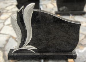 Puošnus juodo granito paminklas (KEL43)