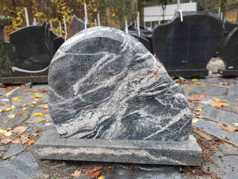 Rausvo akmens paminklas (KUL70)