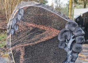 Rausvo granito paminklas (KUL32)