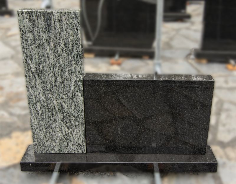 Šviesiai pilko ir tamsiai pilko granito paminklas (SP914)